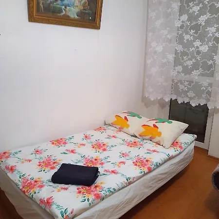 Apartrooms Askenazego Near Metro Trocka 1 Homestay *